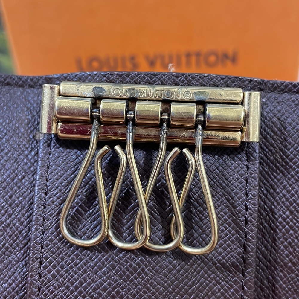 SOLD❤️Authentic LV DE 4 key holder 🔑 - Picture 13 of 15